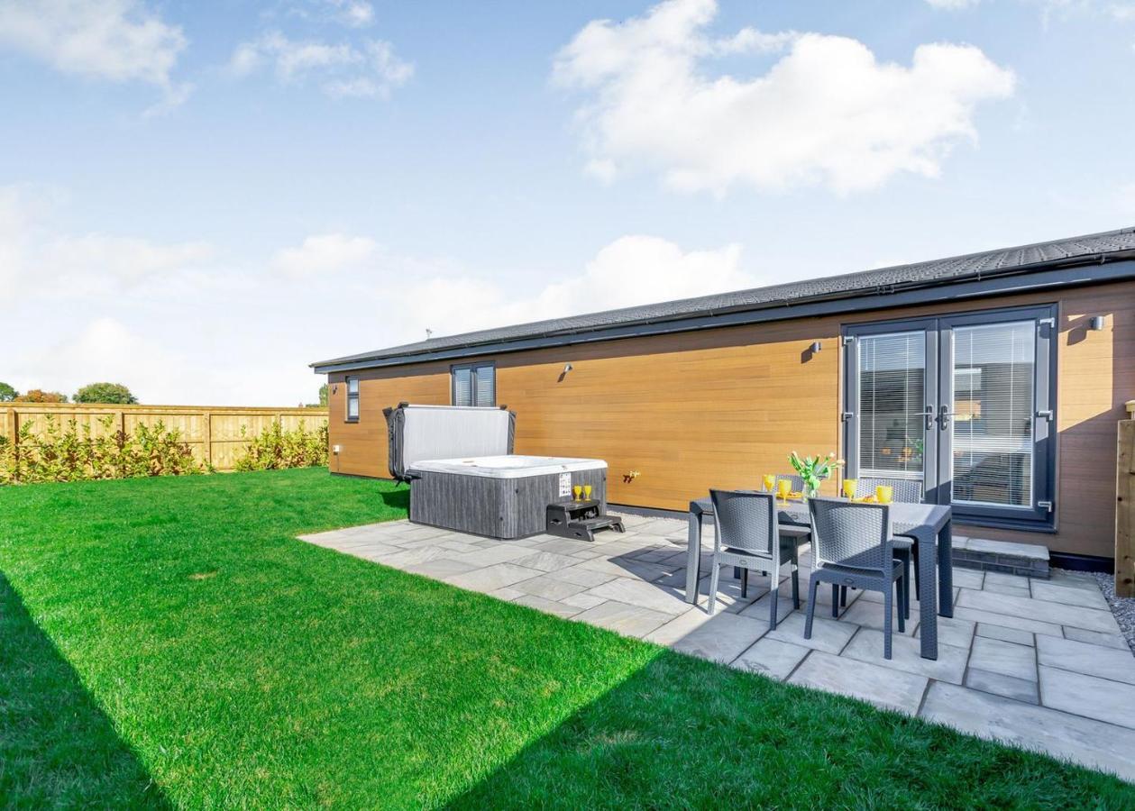 Cotswold Gateway Escape Hotel Offenham Exterior photo